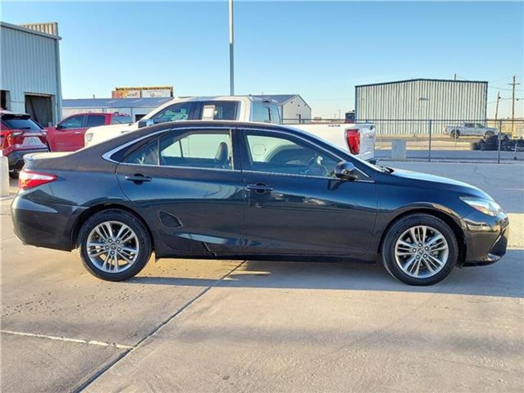 Used 2016 Toyota Camry SE Sedan