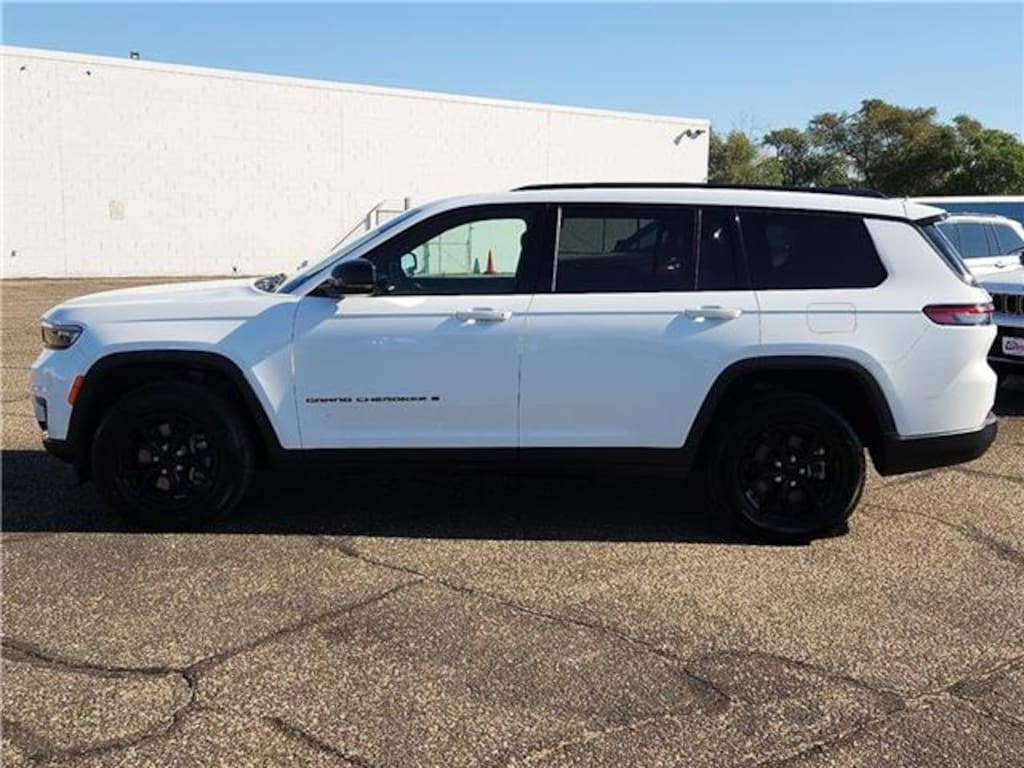 Used 2024 Jeep Grand Cherokee L Altitude 4x4