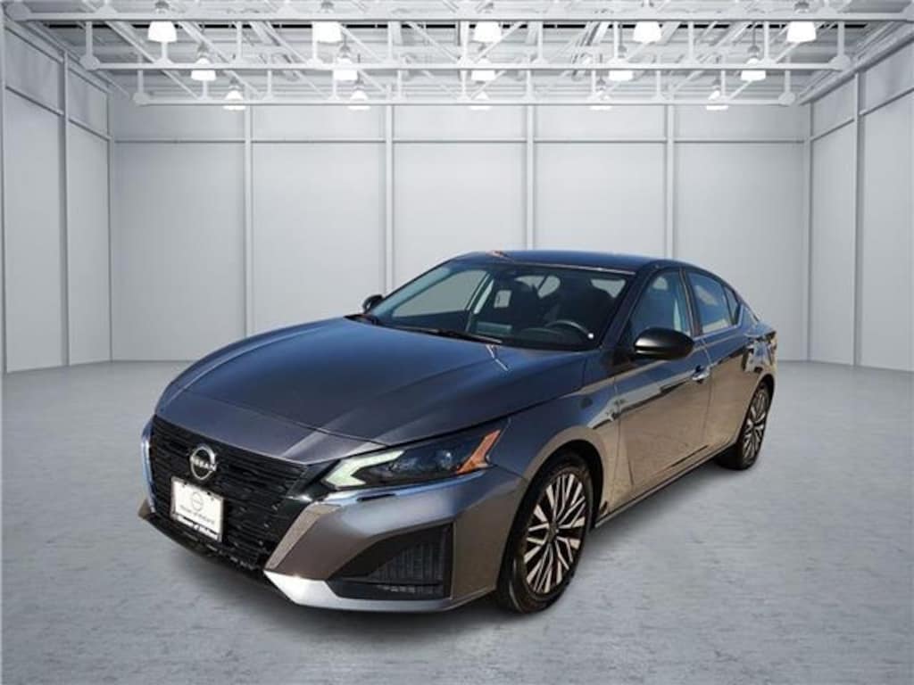 Used 2024 Nissan Altima 2.5 SV