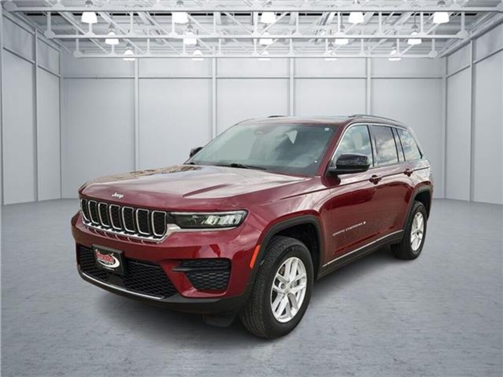 Used 2023 Jeep Grand Cherokee Laredo 4x4