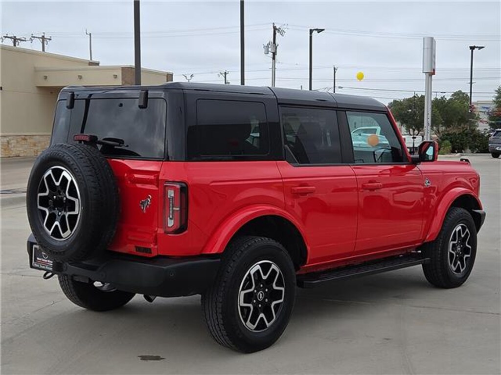 Used 2024 Ford Bronco Outer Banks 4x4