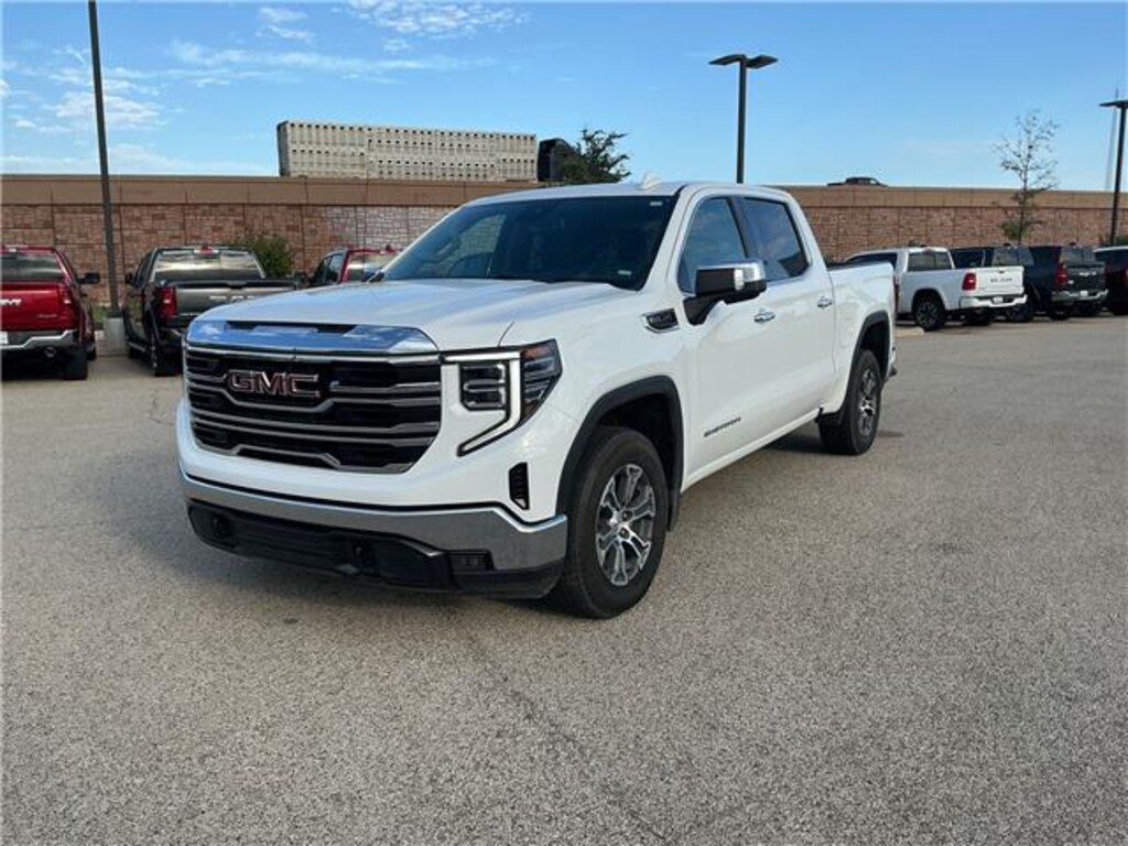 Used 2025 GMC Sierra 1500 SLT 4x2 Crew Cab 5.75 ft. box 147.4 in. WB