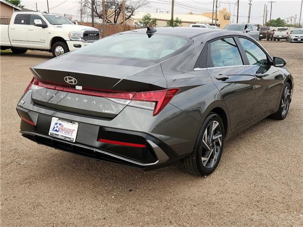 Used 2025 Hyundai Elantra Limited (IVT) Sedan