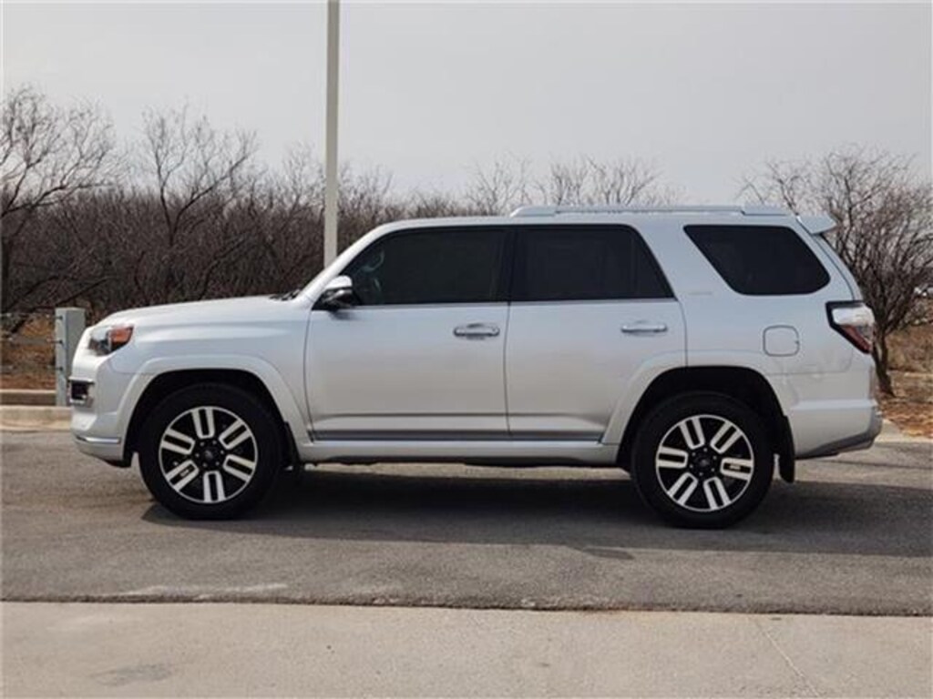 Used 2023 Toyota Tacoma SR5 V6 4x2 Double Cab 5 ft. box 127.4 in. WB