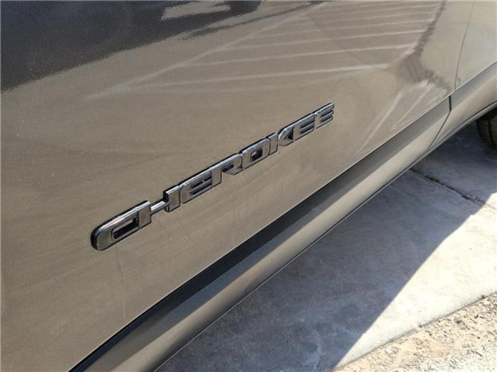 Used 2021 Jeep Cherokee Latitude Plus Front-wheel Drive