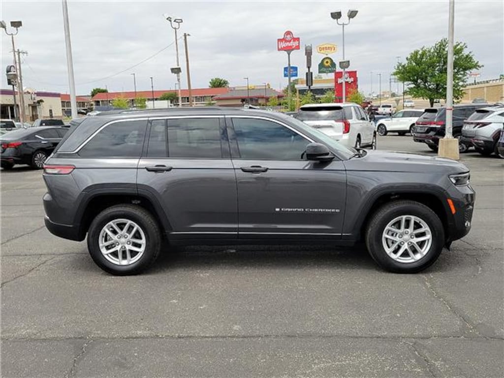 Used 2025 Jeep Grand Cherokee Laredo 4x2