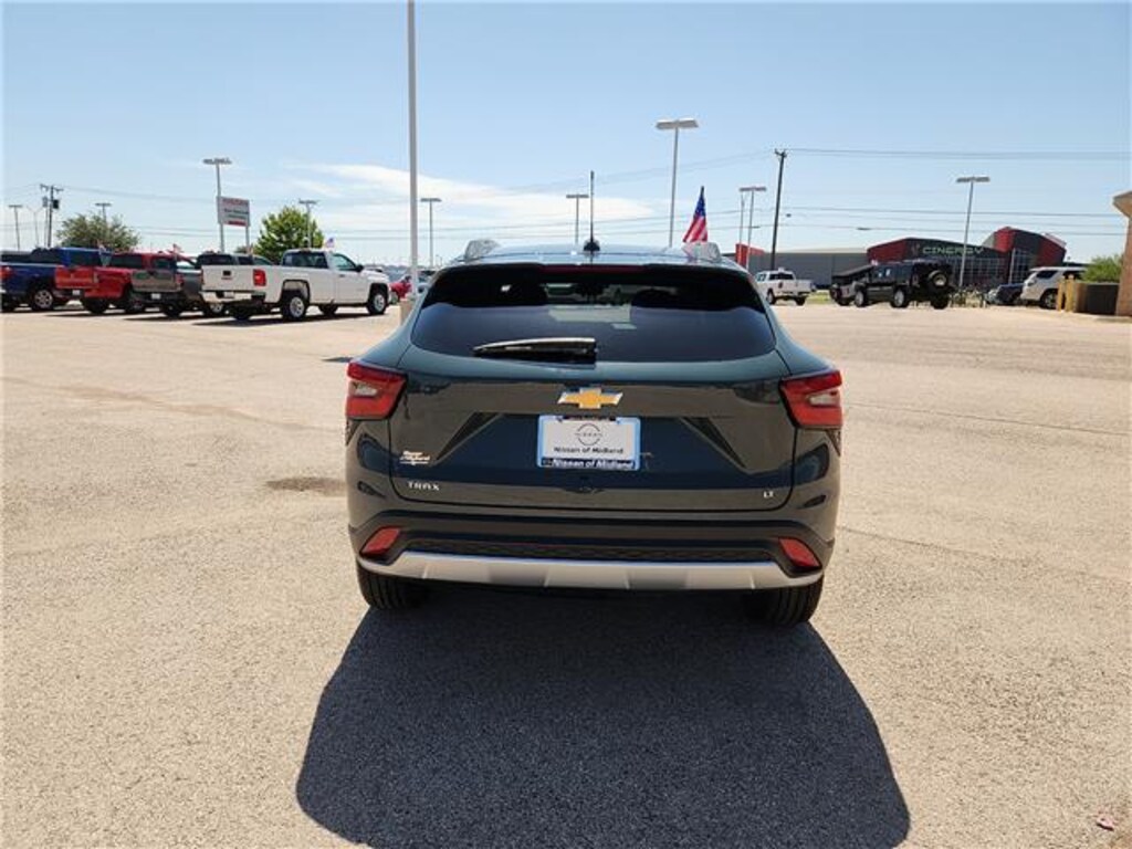 Used 2025 Chevrolet Trax LT Front-Wheel Drive