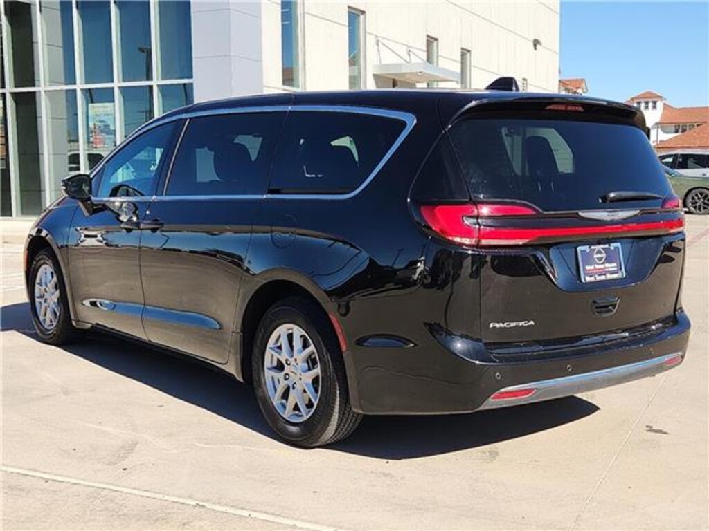 Used 2025 Chrysler Pacifica Select Front-Wheel Drive Passenger Van