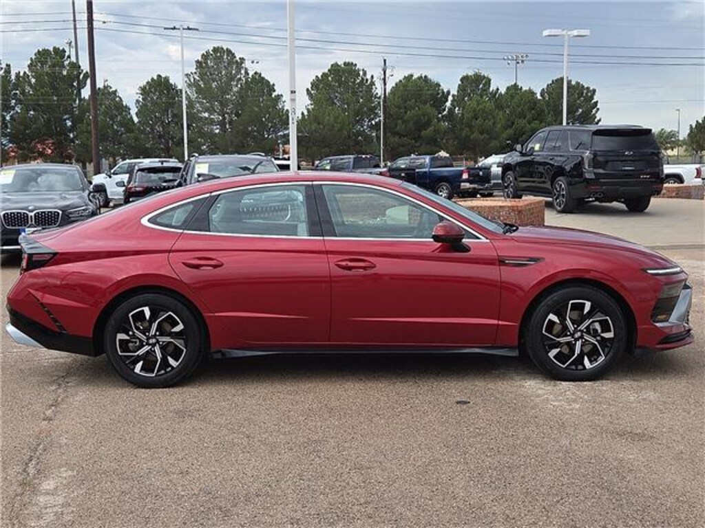 Used 2025 Hyundai Sonata SEL Front-Wheel Drive Sedan