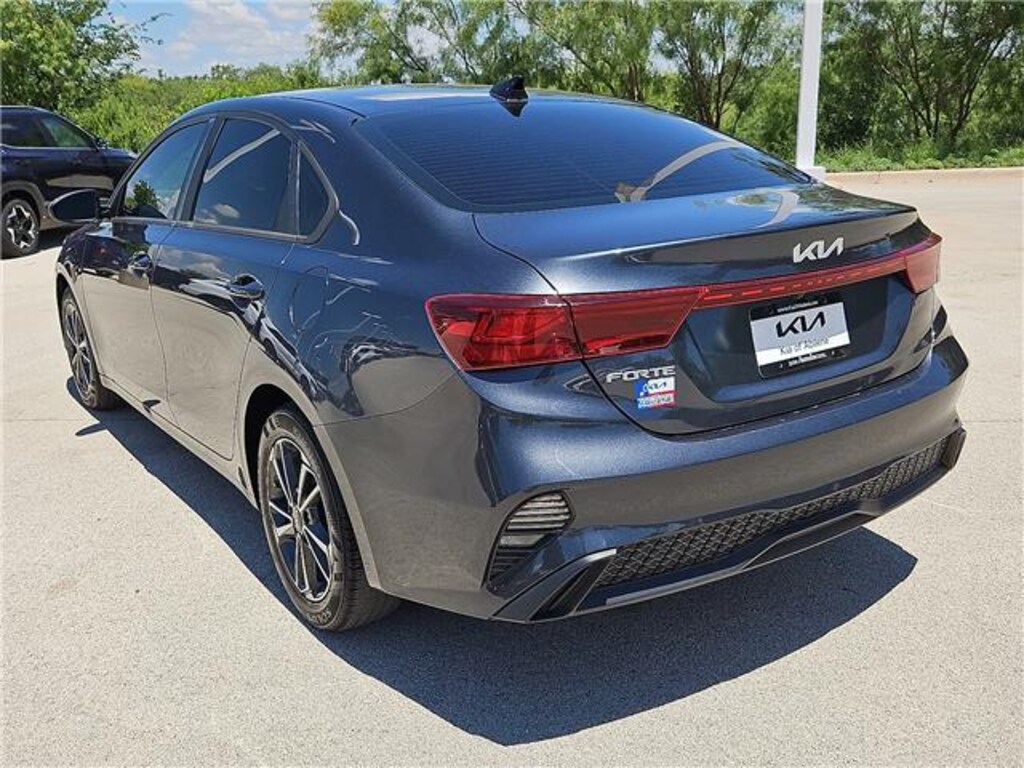 Used 2023 KIA Forte LXS (IVT) Sedan