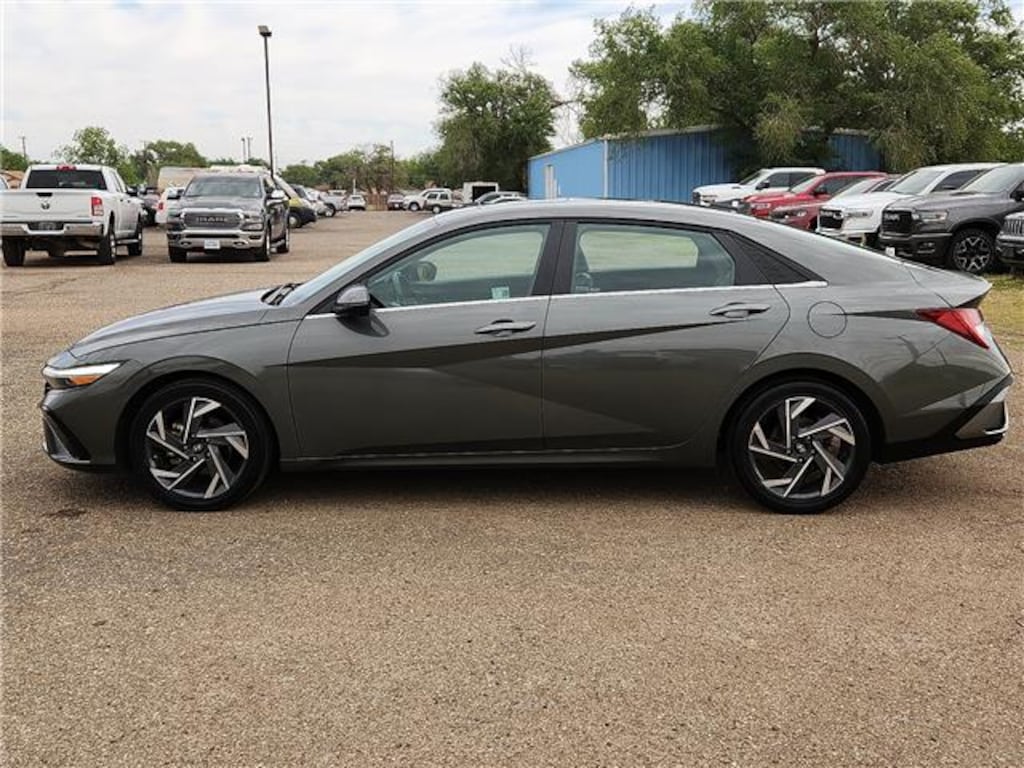 Used 2025 Hyundai Elantra Limited (IVT) Sedan