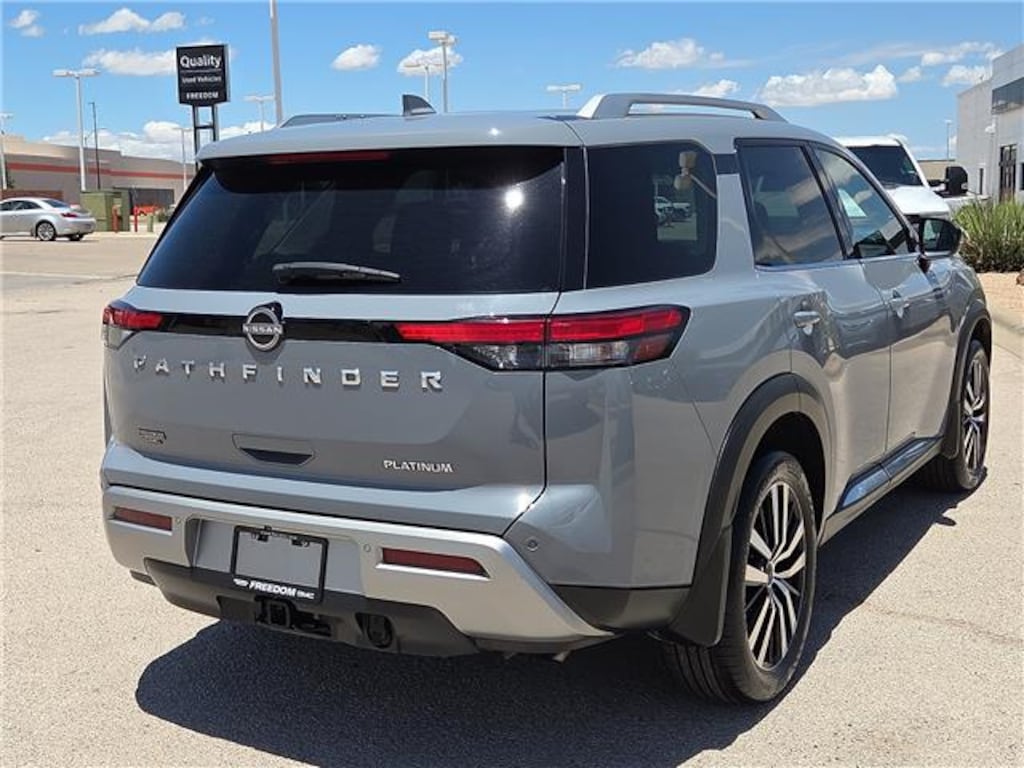 Used 2023 Nissan Pathfinder Platinum (A9) Front-Wheel Drive
