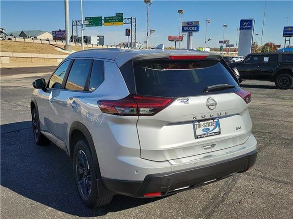 Used 2024 Nissan Rogue SV