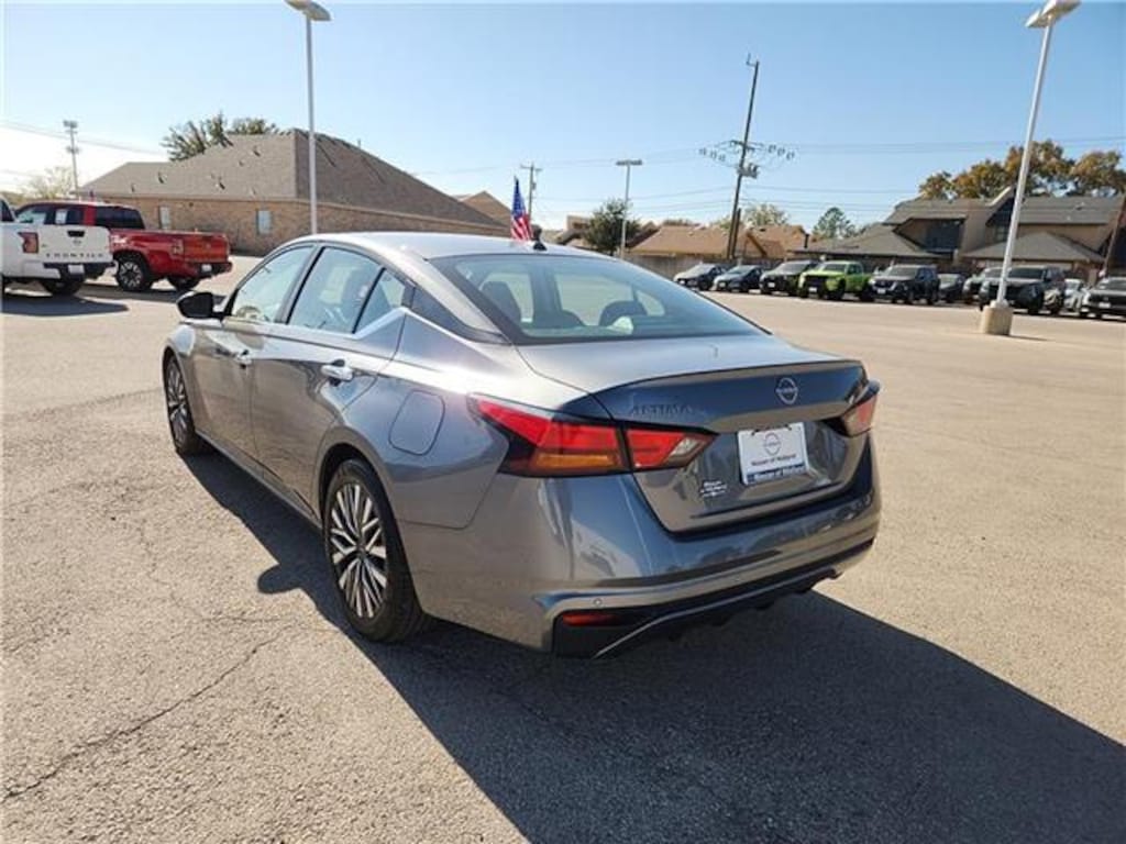 Used 2024 Nissan Altima 2.5 SV