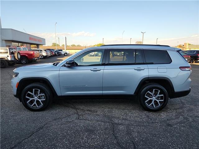 2024 Jeep Grand Cherokee Limited photo 2