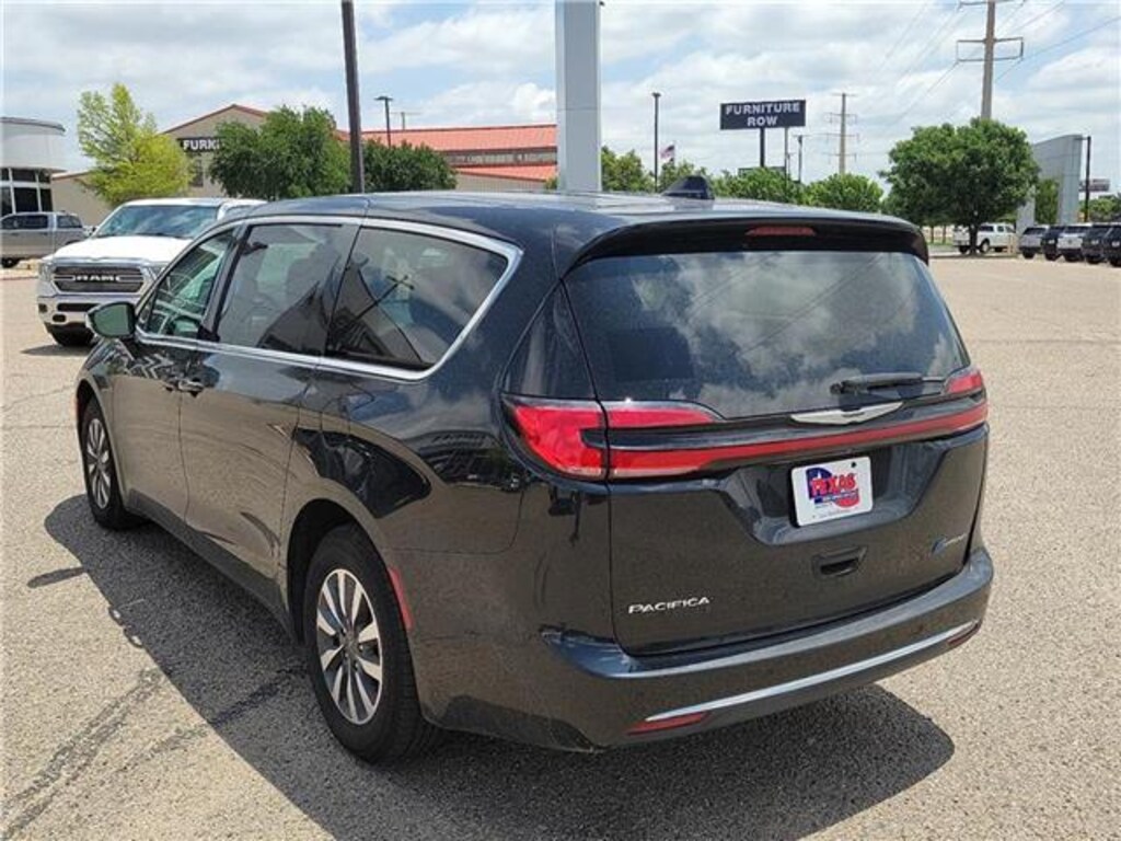 Used 2024 Chrysler Pacifica Hybrid Select Front-Wheel Drive Passenger Van
