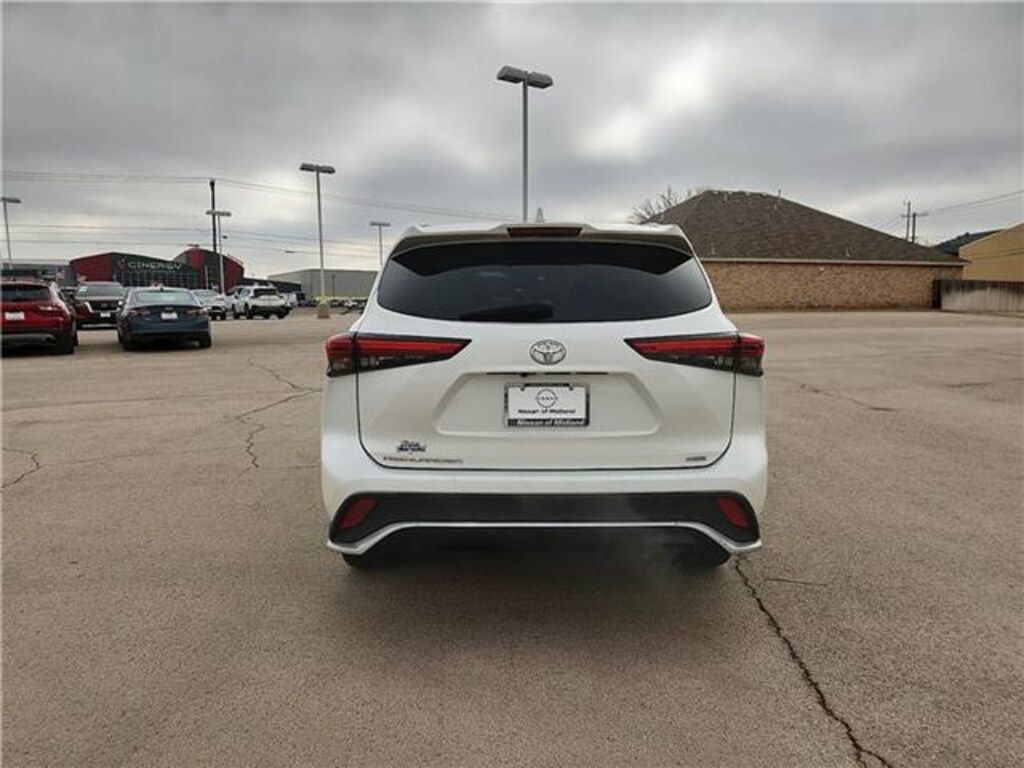 Used 2021 Toyota Highlander XSE Front-wheel Drive