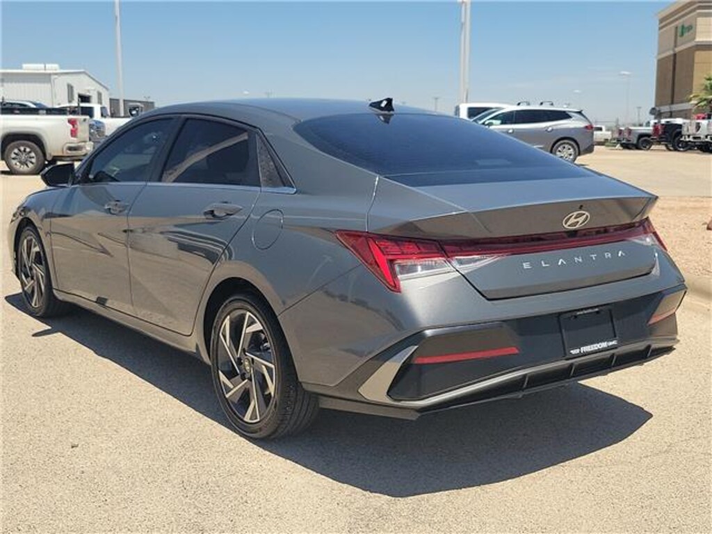 Used 2025 Hyundai Elantra SEL Convenience (IVT) Sedan