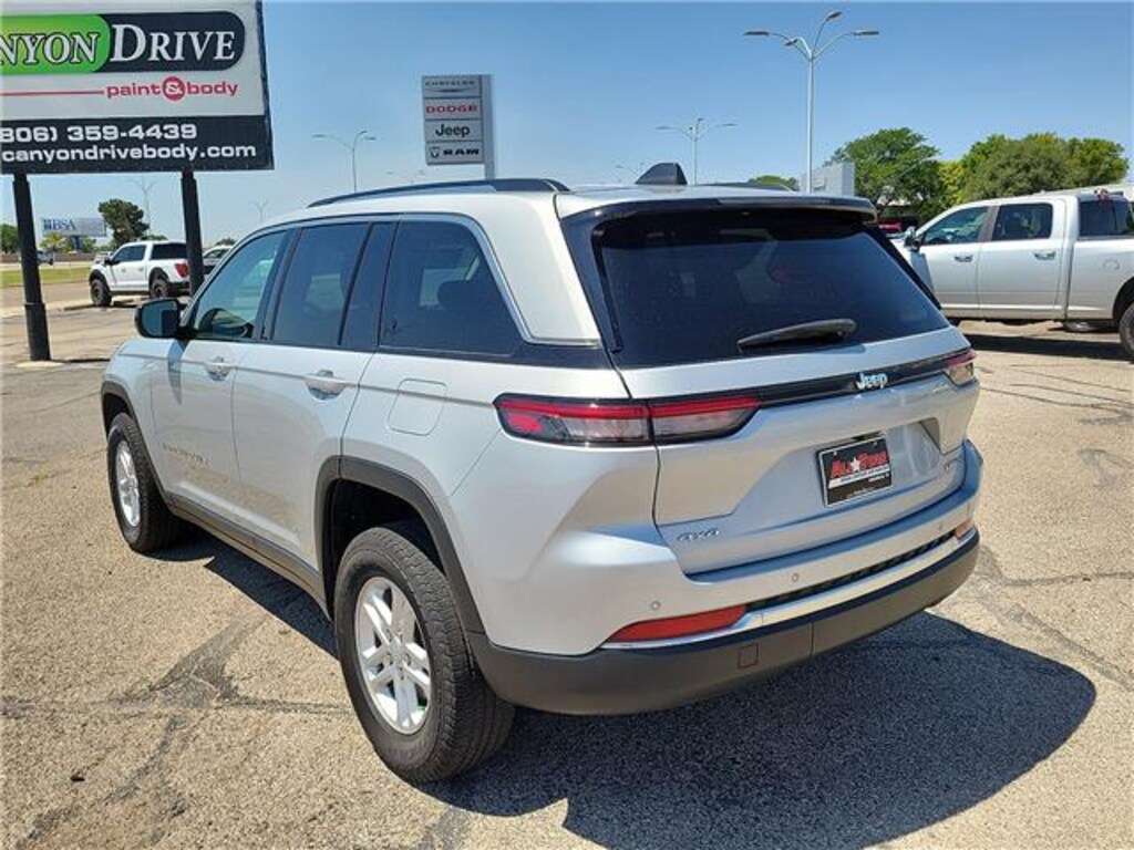 Used 2024 Jeep Grand Cherokee Laredo 4x4