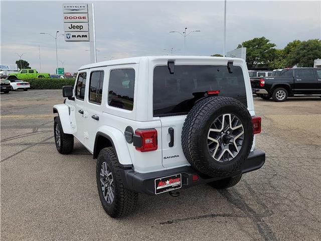 2025 Jeep Wrangler Sahara photo 3