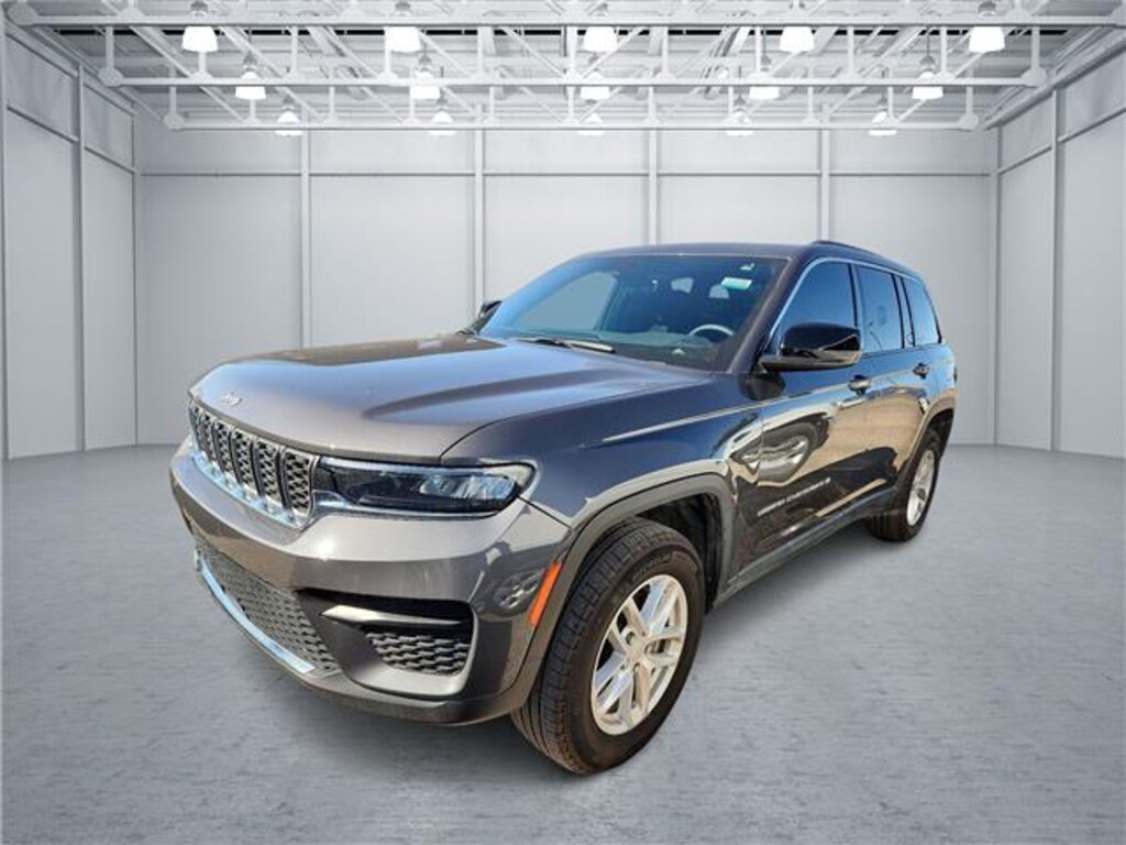 Used 2025 Jeep Grand Cherokee Laredo 4x2