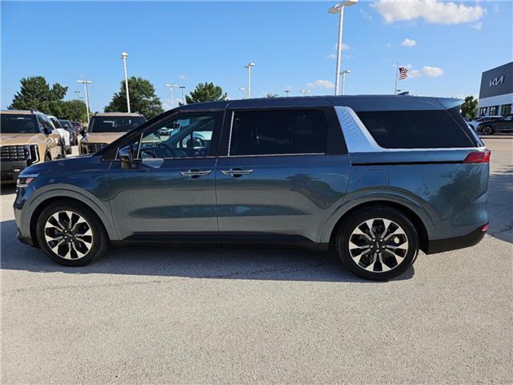 Used 2024 KIA Carnival EX Passenger Van