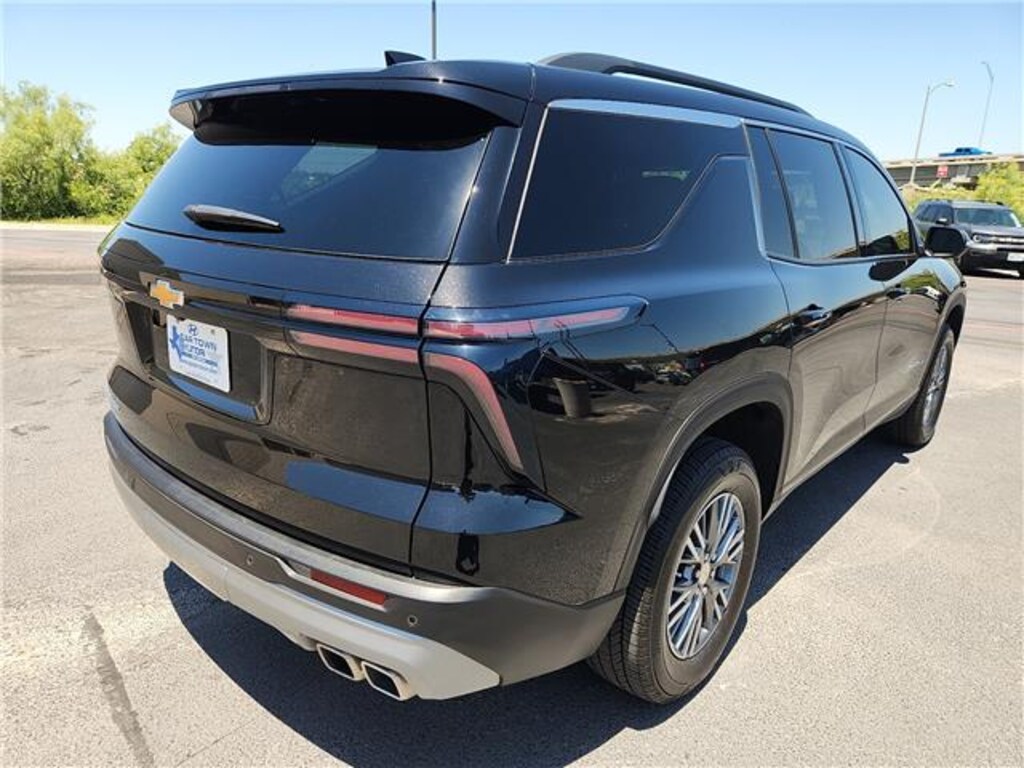 Used 2025 Chevrolet Traverse LT Front-Wheel Drive