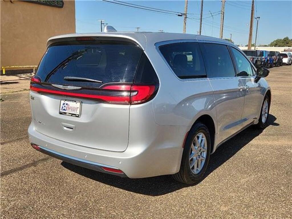 Used 2024 Chrysler Pacifica Touring L Front-Wheel Drive Passenger Van
