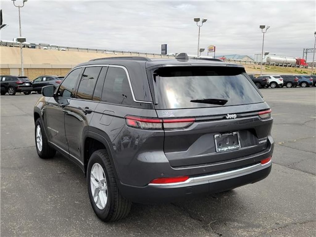 Used 2025 Jeep Grand Cherokee Laredo 4x2