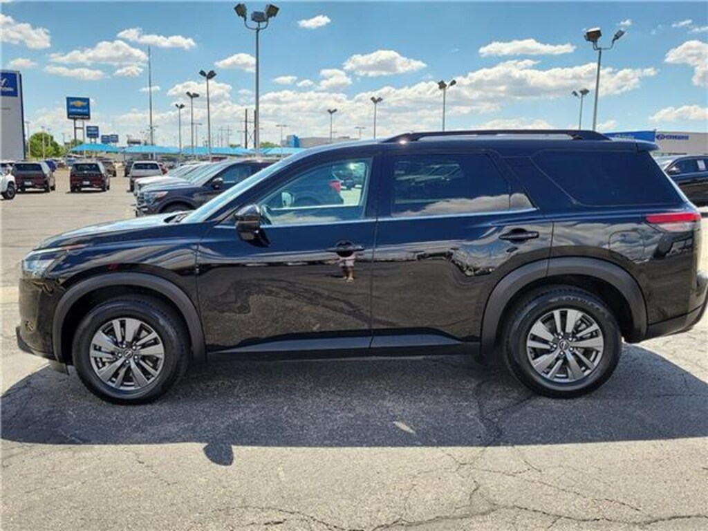 Used 2022 Nissan Pathfinder SV (A9) Front-Wheel Drive