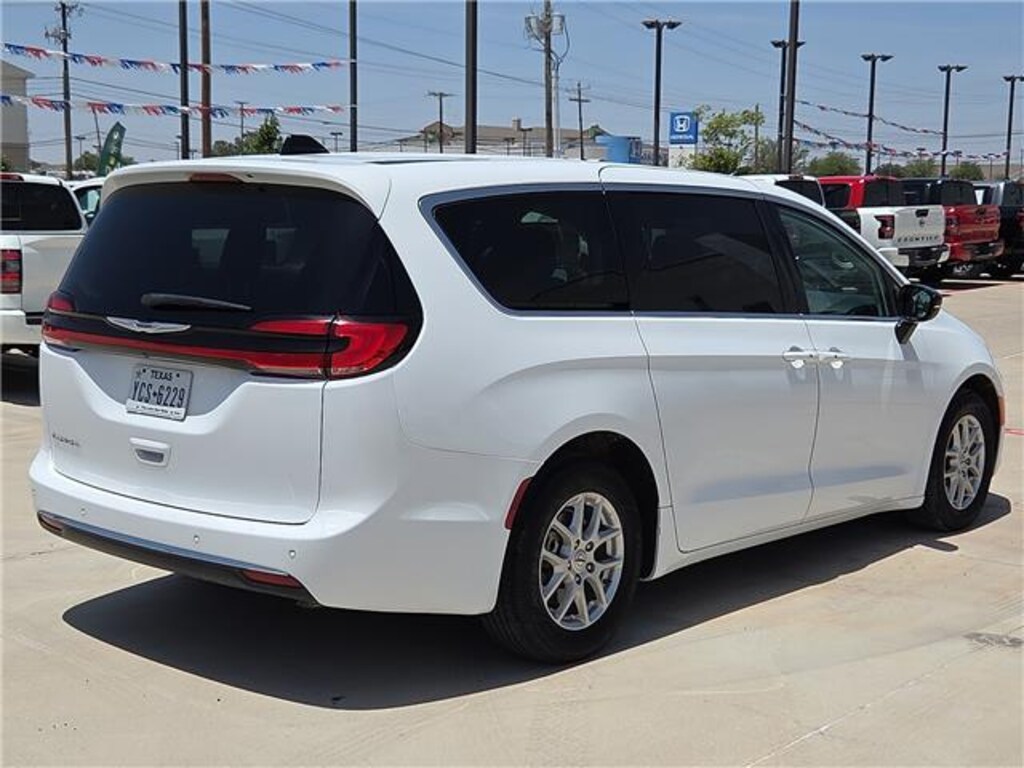 Used 2024 Chrysler Pacifica Touring L Front-Wheel Drive Passenger Van