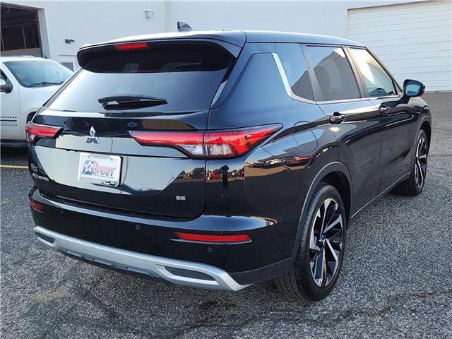 2024 Mitsubishi Outlander SE Black Edition photo 4