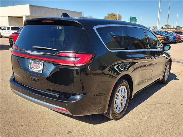 2024 Chrysler Pacifica Touring L photo 4