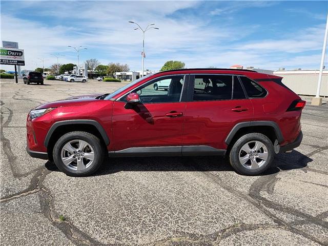 2023 Toyota RAV4 XLE photo 2