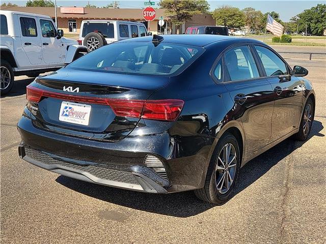 2023 Kia Forte LXS photo 4