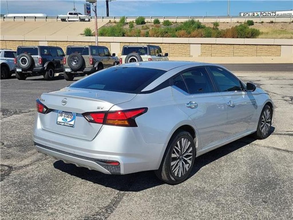 Used 2024 Nissan Altima 2.5 SV