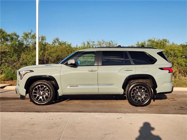 2025 Toyota Sequoia Platinum photo 4