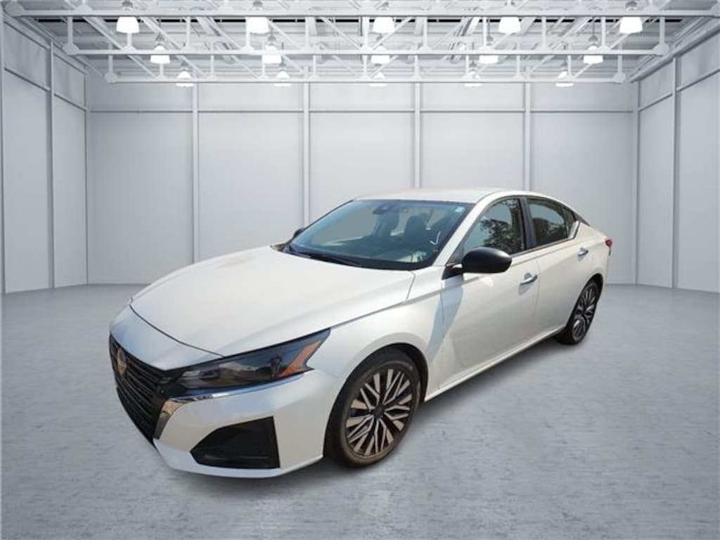 Used 2024 Nissan Altima 2.5 SV