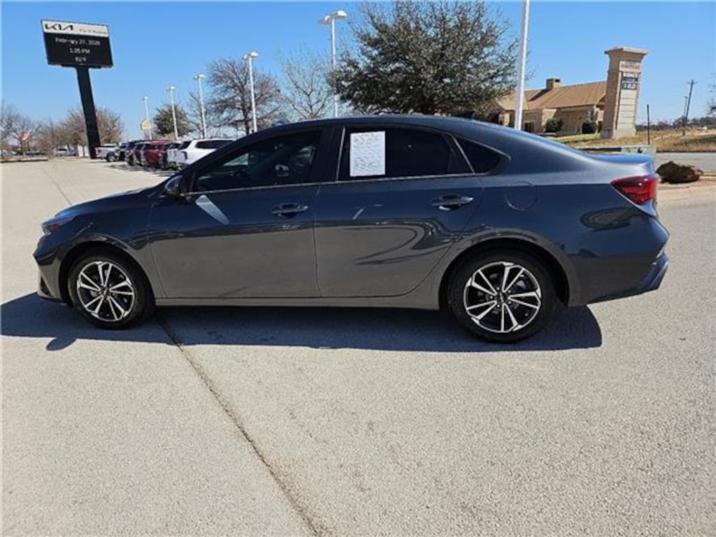 Used 2024 KIA Forte LXS (IVT) Sedan