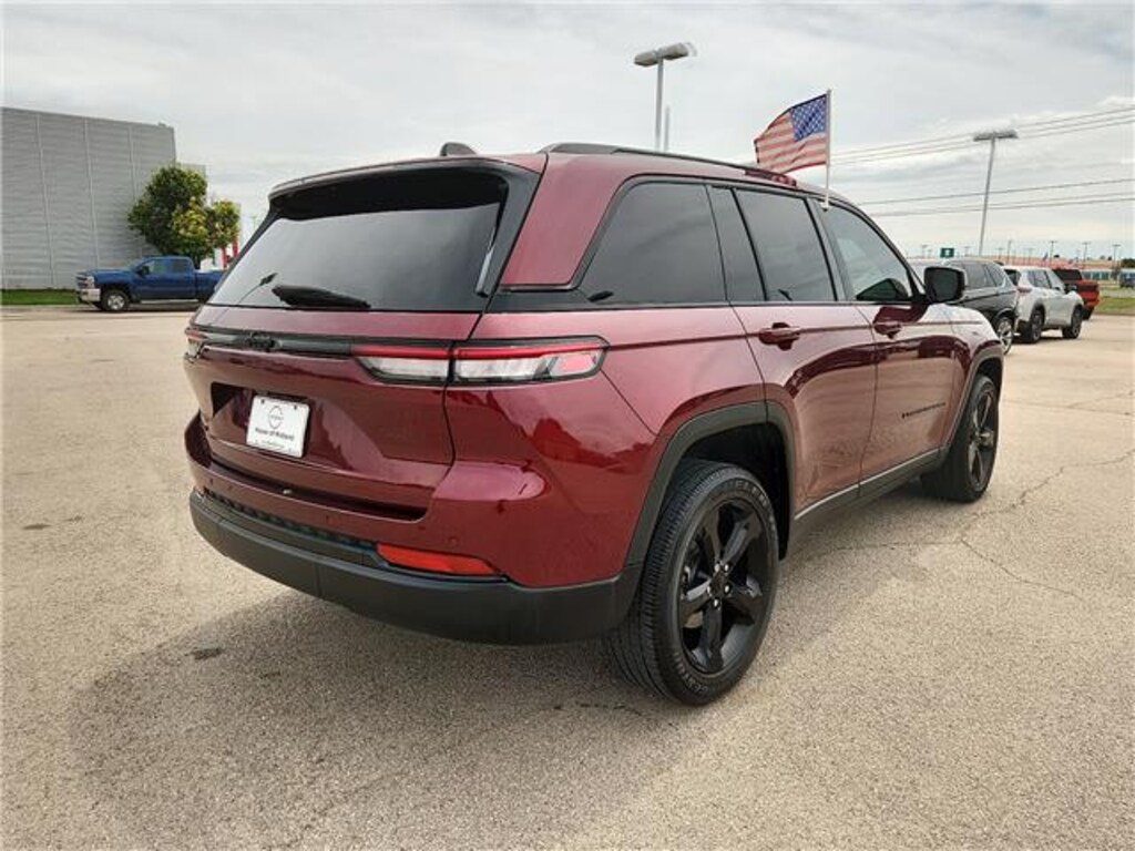 Used 2024 Jeep Grand Cherokee Altitude 4x4