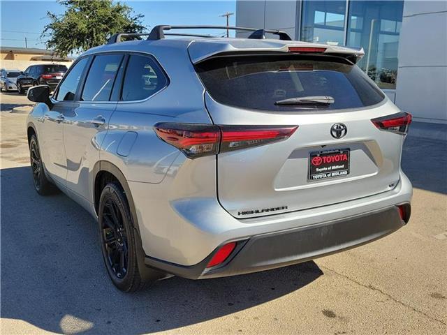 2024 Toyota Highlander LE photo 3