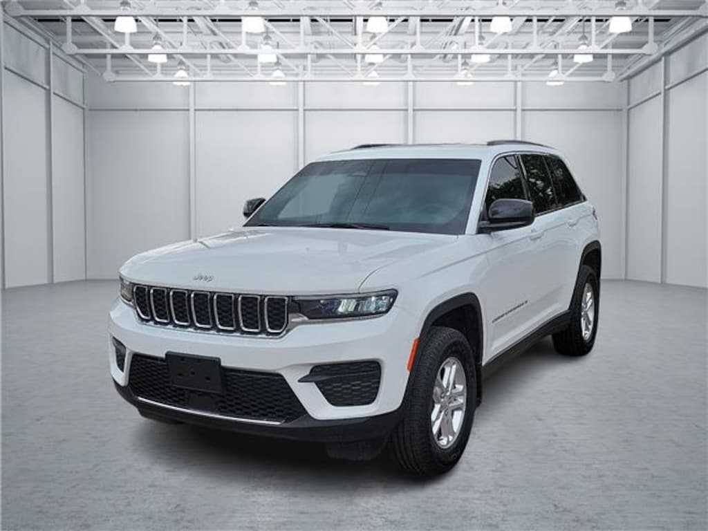 Used 2025 Jeep Grand Cherokee Laredo 4x2
