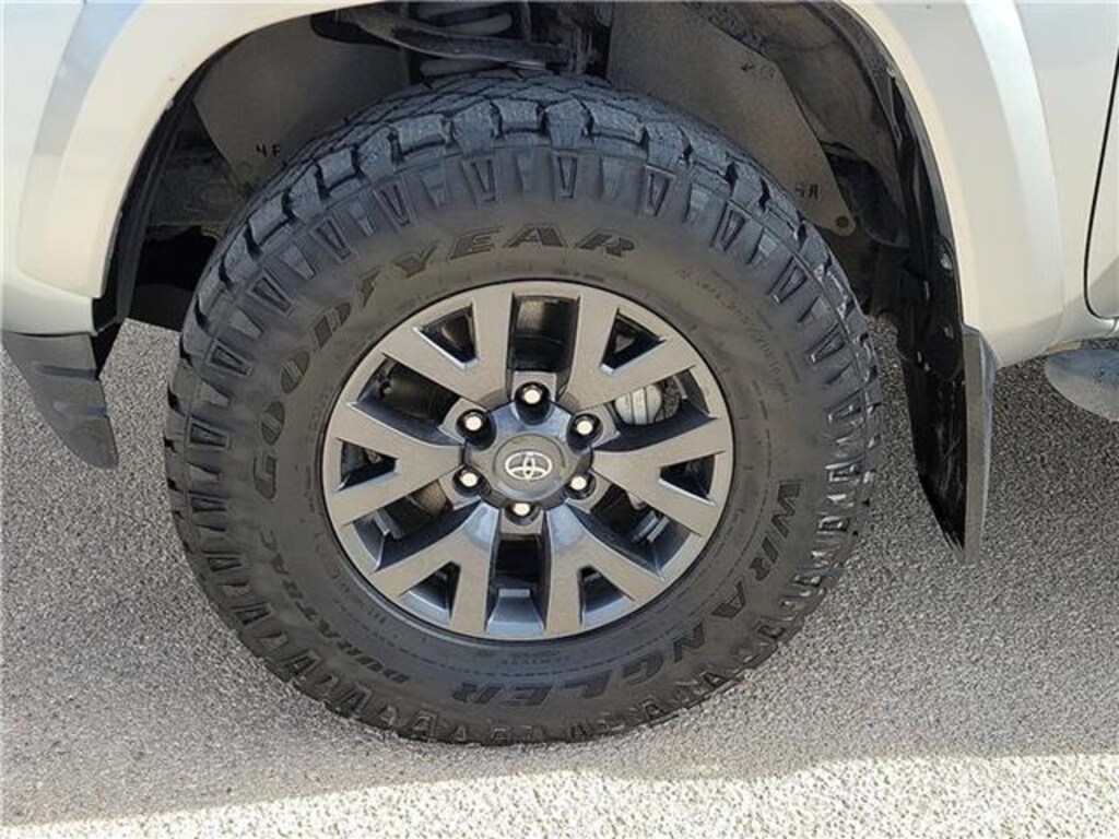 Used 2023 Toyota Tacoma SR5 V6 4x2 Double Cab 5 ft. box 127.4 in. WB