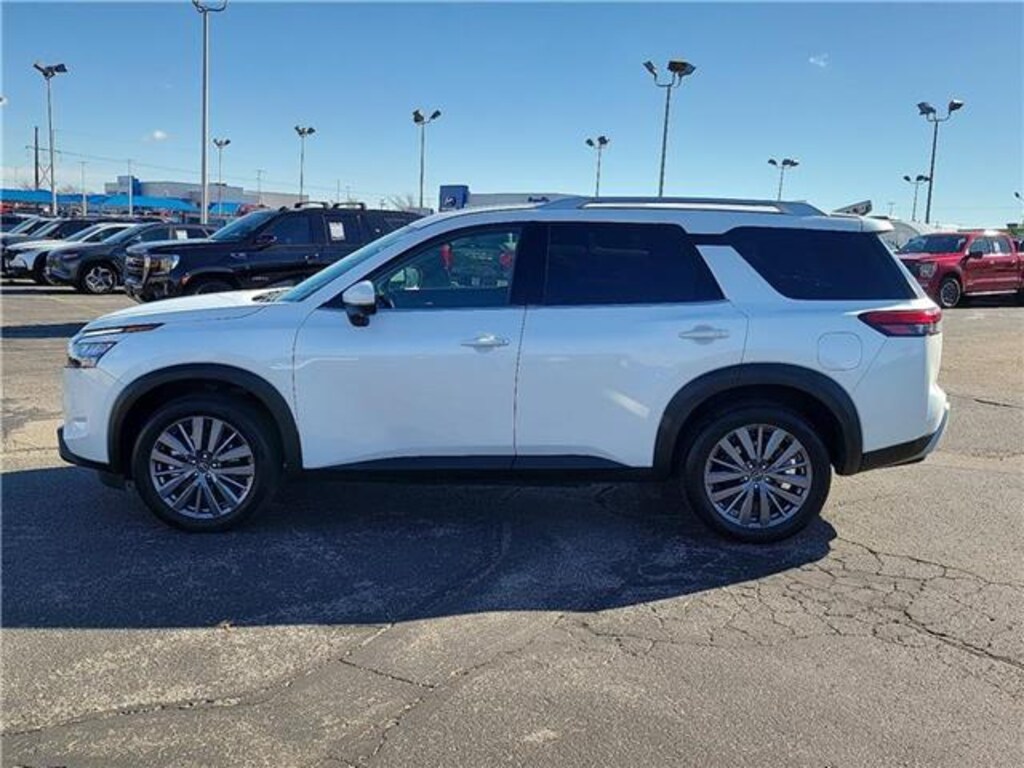 Used 2025 Nissan Pathfinder SL Front-Wheel Drive
