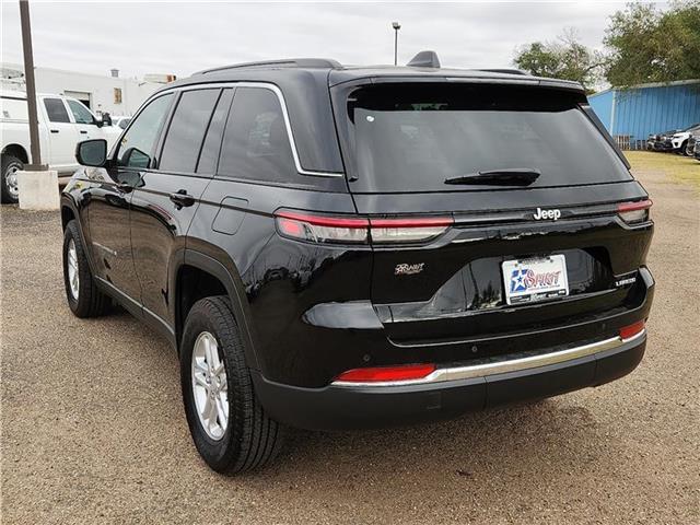 2025 Jeep Grand Cherokee Laredo photo 3