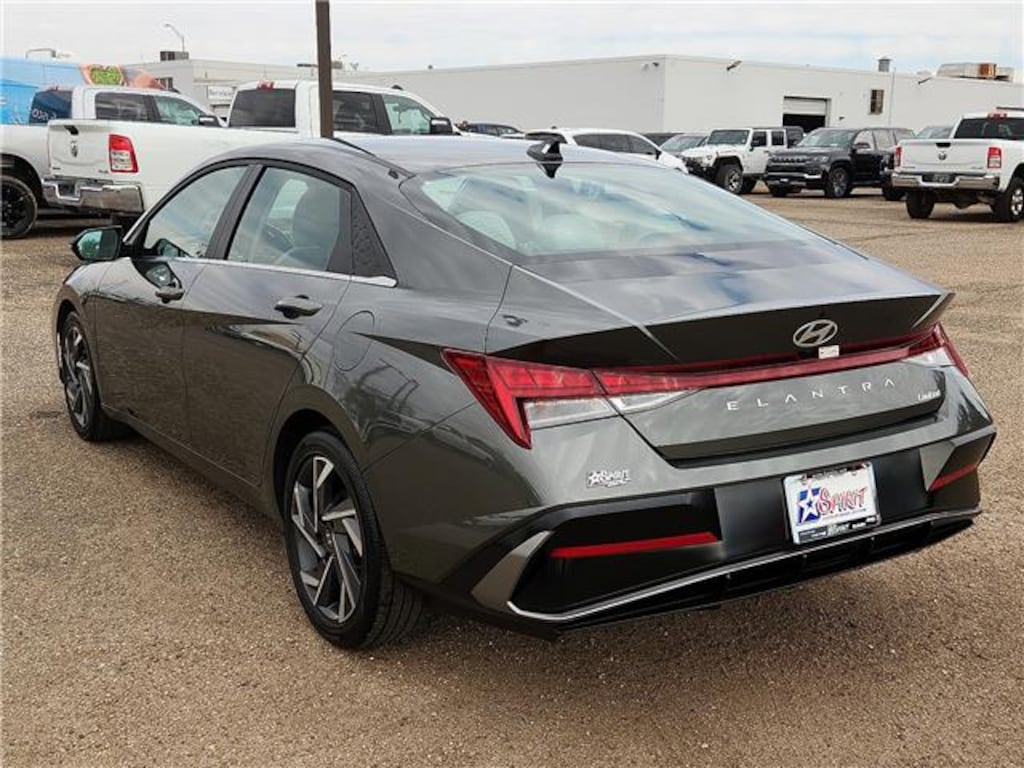 Used 2025 Hyundai Elantra Limited (IVT) Sedan