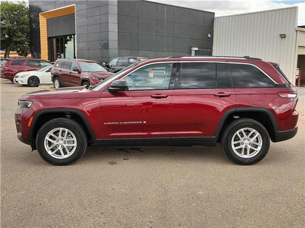 Used 2023 Jeep Grand Cherokee Laredo 4x4