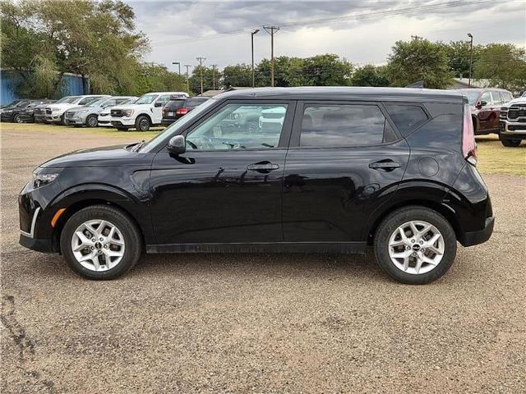 Used 2024 KIA Soul LX (IVT) Hatchback