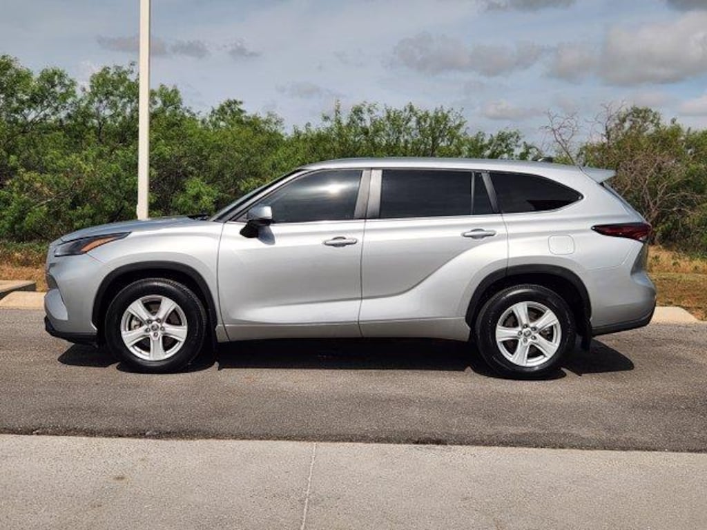 Used 2024 Toyota Highlander LE Front-Wheel Drive