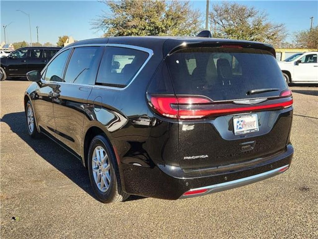 Used 2024 Chrysler Pacifica Touring L Front-Wheel Drive Passenger Van